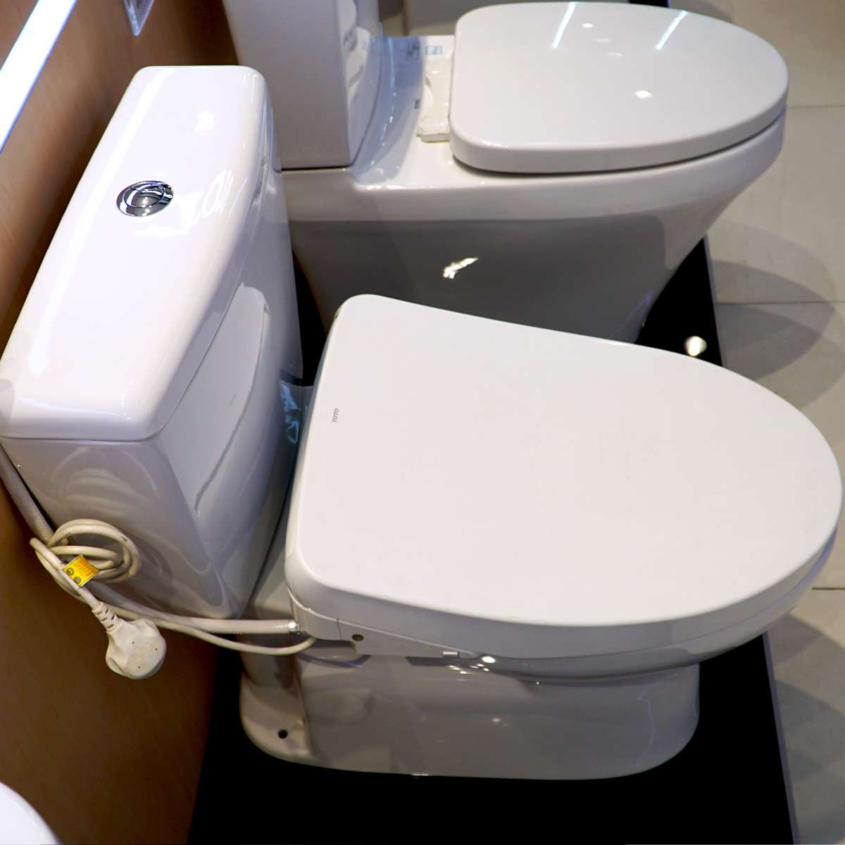 Bồn cầu TOTO CS300DRW11 2 khối nắp điện tử Washlet S7 TCF4911Z