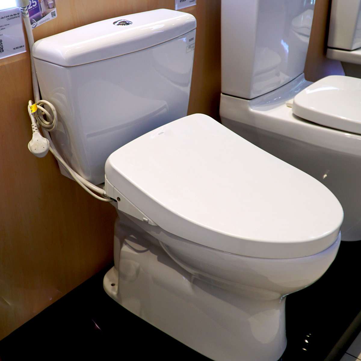 Bồn cầu TOTO CS300DRW11 2 khối nắp điện tử Washlet S7 TCF4911Z