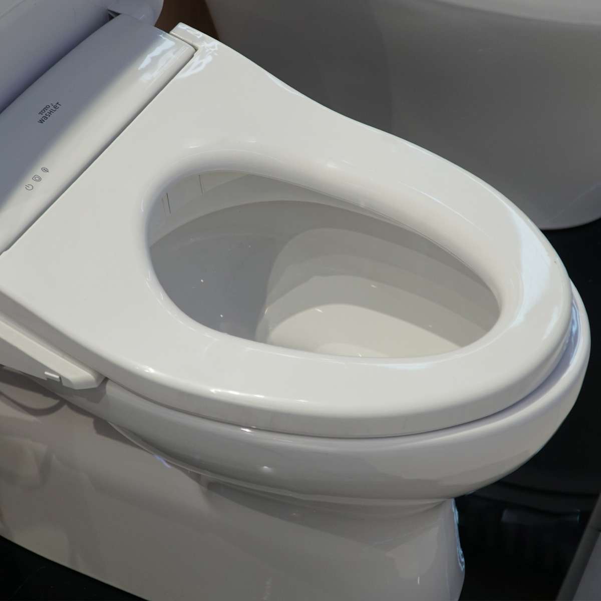 Bồn cầu TOTO CS300DRW11 2 khối nắp điện tử Washlet S7 TCF4911Z