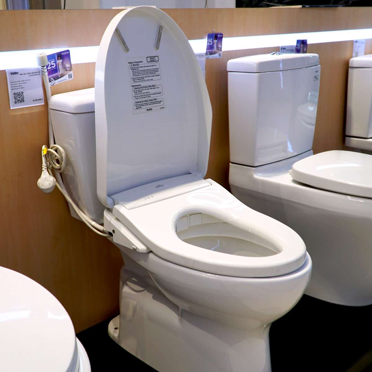 Bồn cầu TOTO CS300DRW11 2 khối nắp điện tử Washlet S7 TCF4911Z