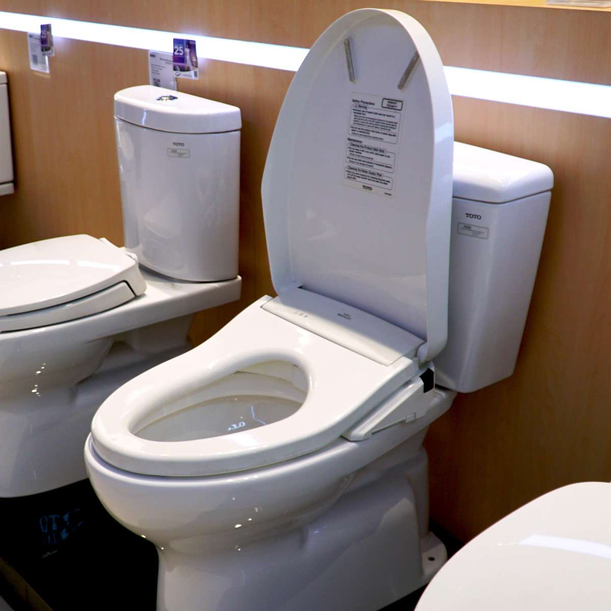 Bồn cầu TOTO CS300DRW11 2 khối nắp điện tử Washlet S7 TCF4911Z