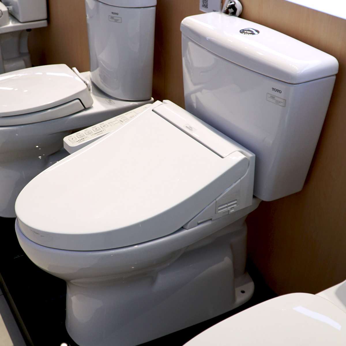 Bồn cầu TOTO CS300DRW16 2 khối nắp điện tử Washlet C2 TCF23410AAA