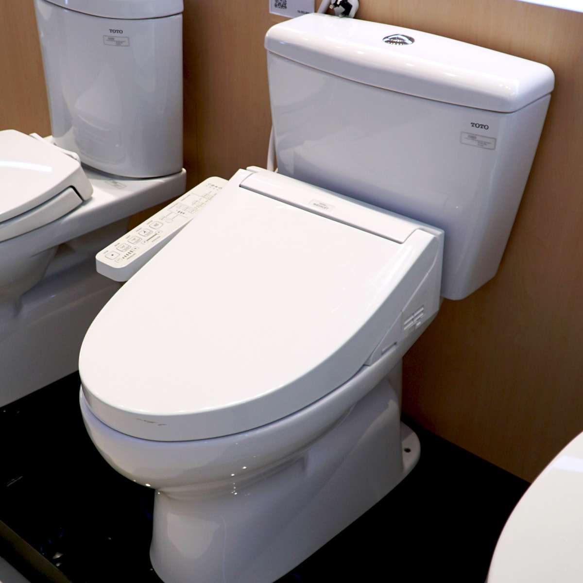 Bồn cầu TOTO CS300DRW16 2 khối nắp điện tử Washlet C2 TCF23410AAA