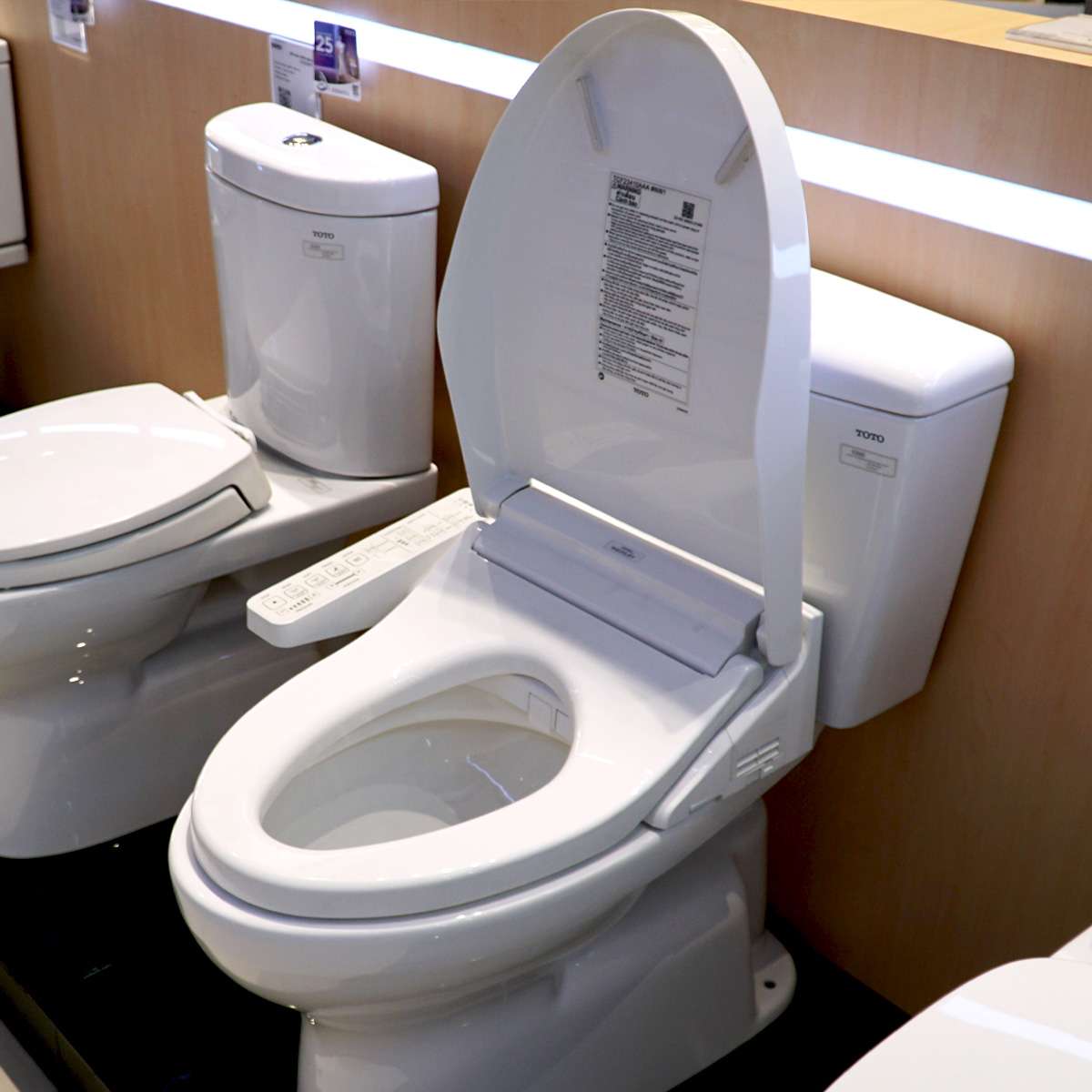 Bồn cầu TOTO CS300DRW16 2 khối nắp điện tử Washlet C2 TCF23410AAA