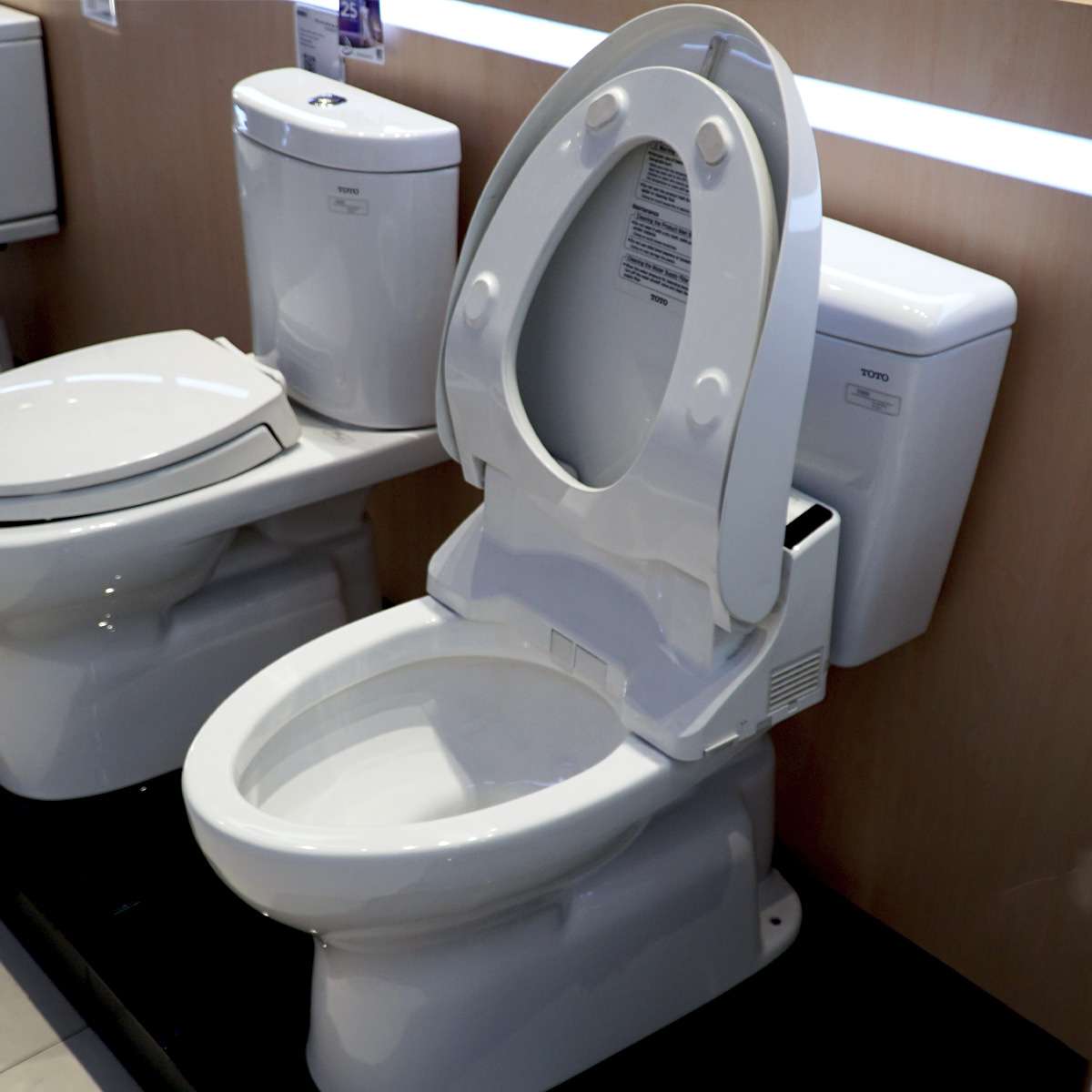 Bồn cầu nắp rửa điện tử TOTO CS300DRW6