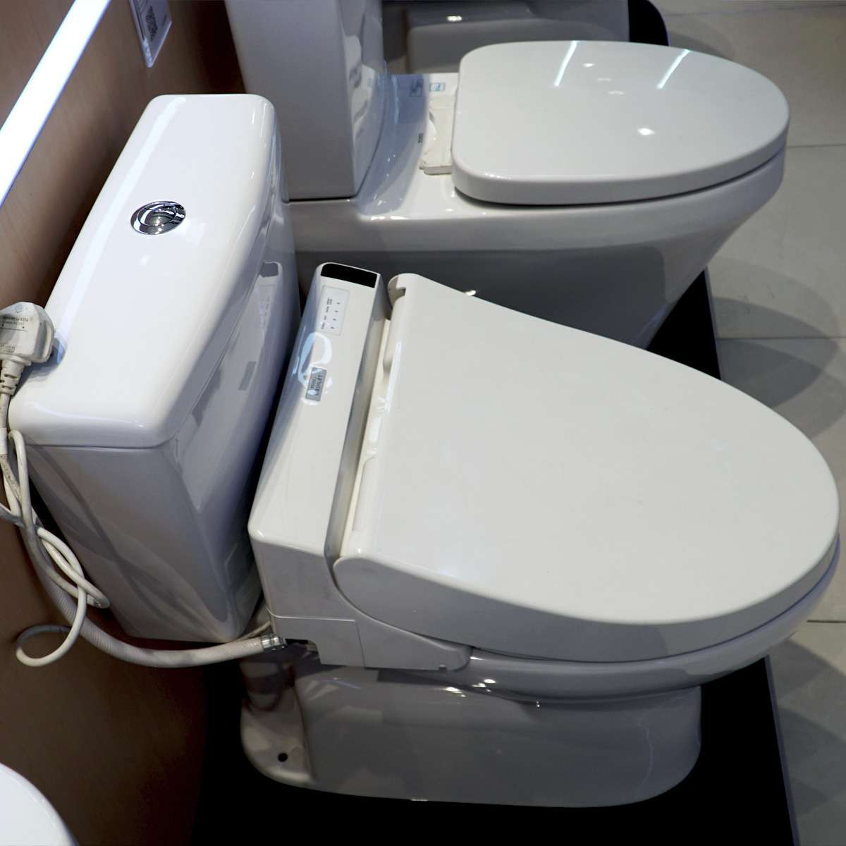 Bồn cầu nắp rửa điện tử TOTO CS300DRW6