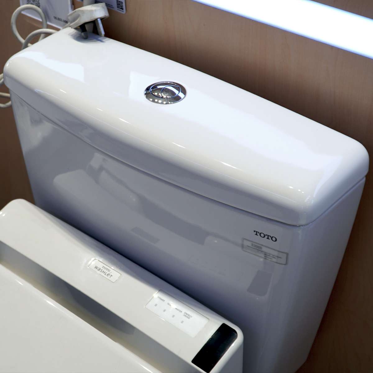 Bồn cầu nắp rửa điện tử TOTO CS300DRW6