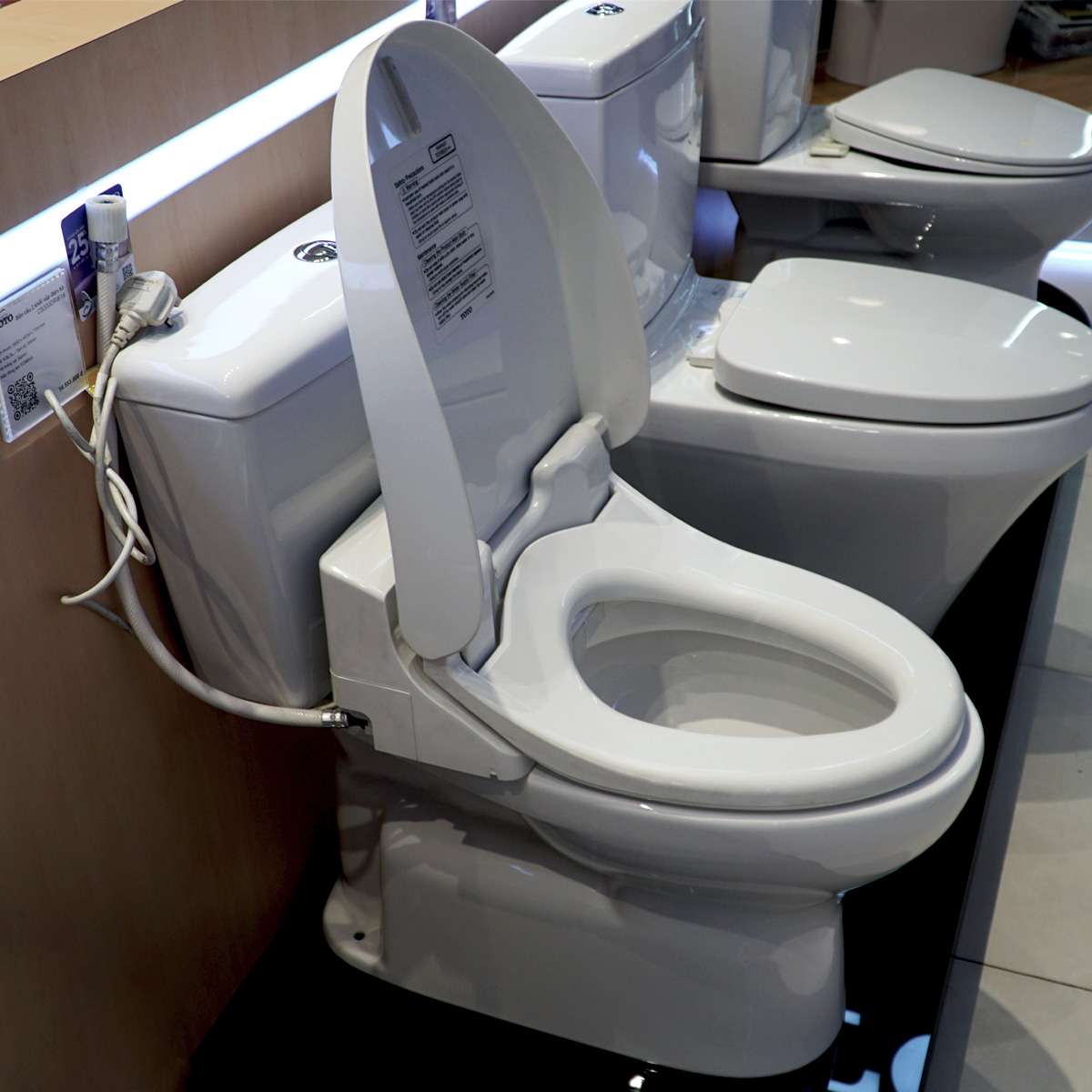 Bồn cầu nắp rửa điện tử TOTO CS300DRW6