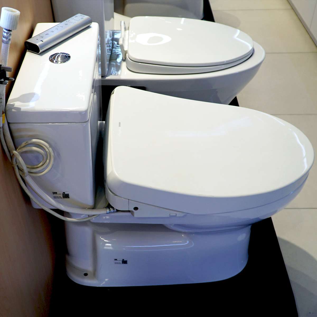 Bồn cầu TOTO CS302DW11 2 khối nắp điện tử Washlet S7 TCF4911Z