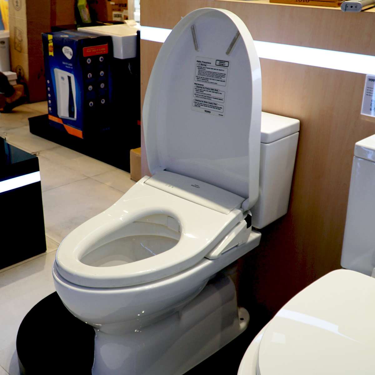 Bồn cầu TOTO CS302DW11 2 khối nắp điện tử Washlet S7 TCF4911Z