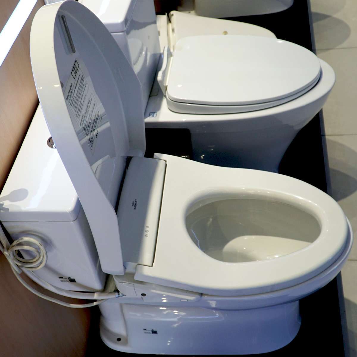 Bồn cầu TOTO CS302DW11 2 khối nắp điện tử Washlet S7 TCF4911Z