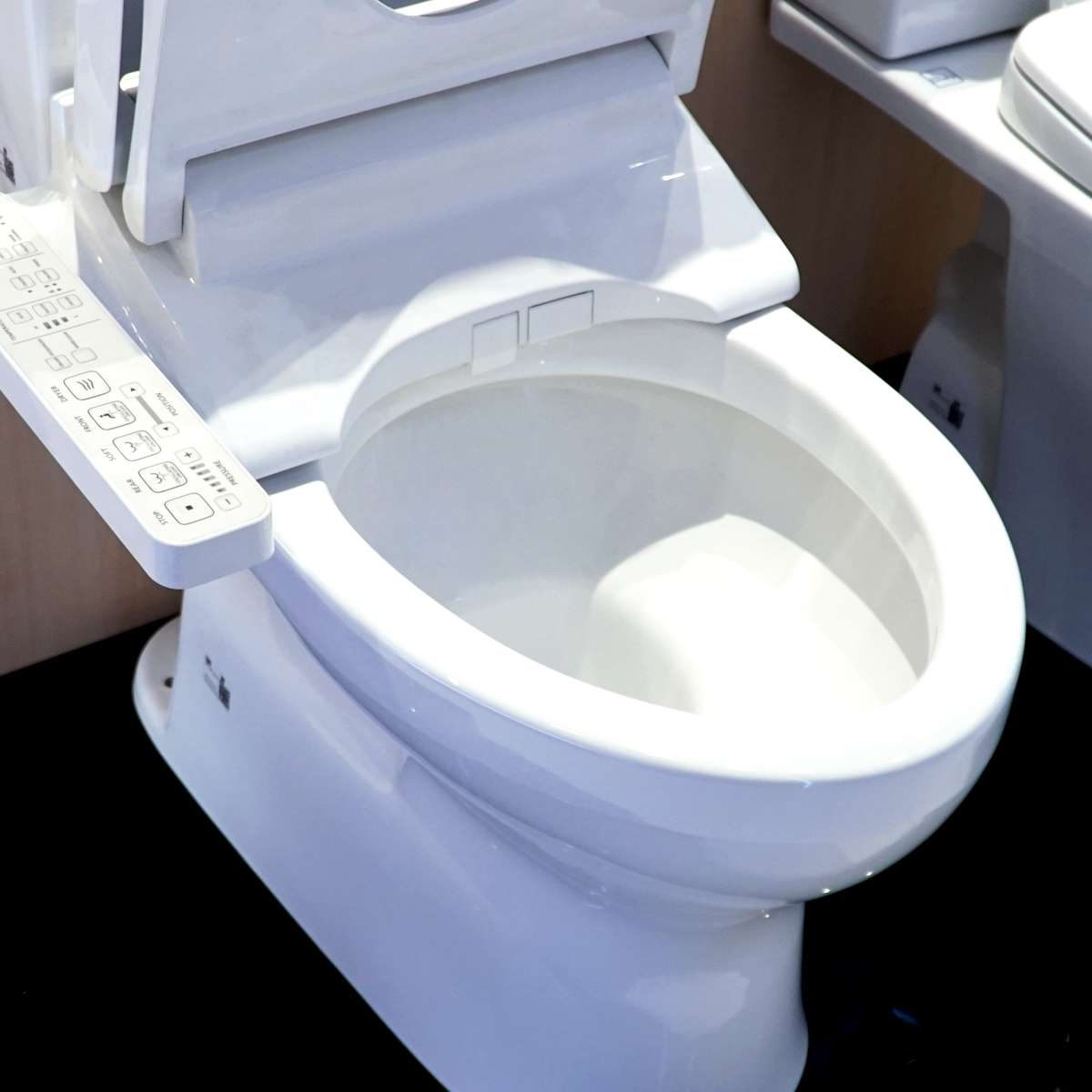 Bồn cầu TOTO CS302DW16 2 khối nắp điện tử Washlet C2 TCF23410AAA