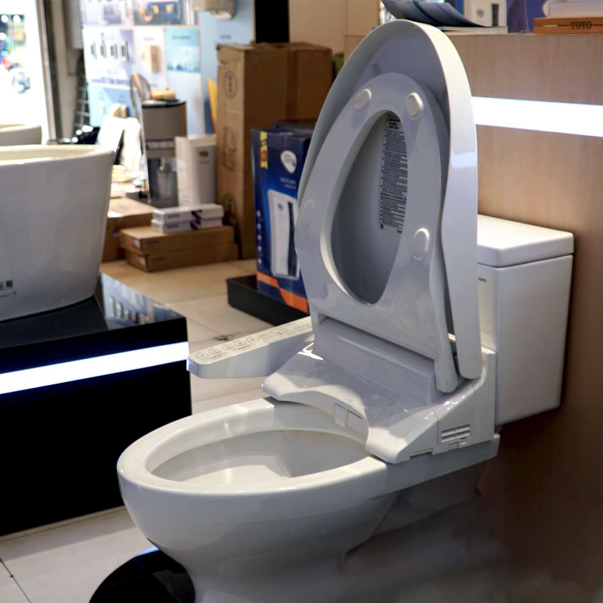 Bồn cầu TOTO CS302DW16 2 khối nắp điện tử Washlet C2 TCF23410AAA