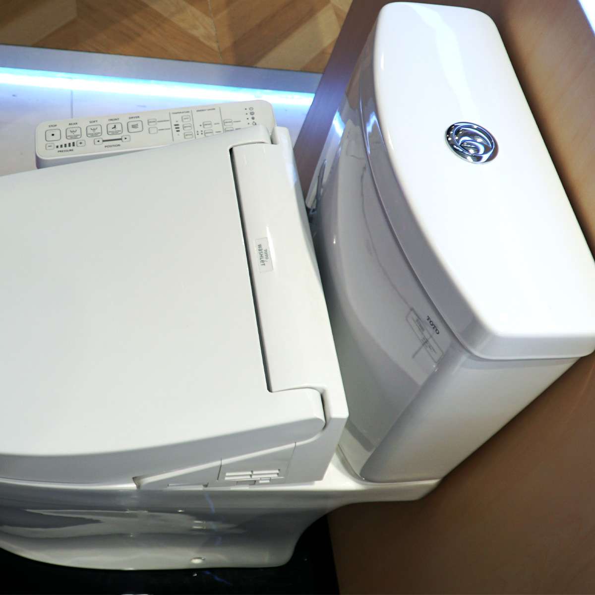 Bồn cầu TOTO CS769DRW16 2 khối nắp điện tử Washlet C2 TCF23410AAA