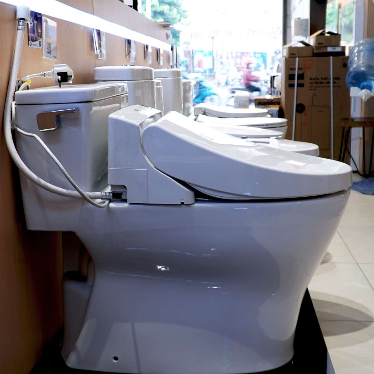 Bồn Cầu 1 Khối Nắp Điện Tử TOTO MS188VKW6/T53P100VR