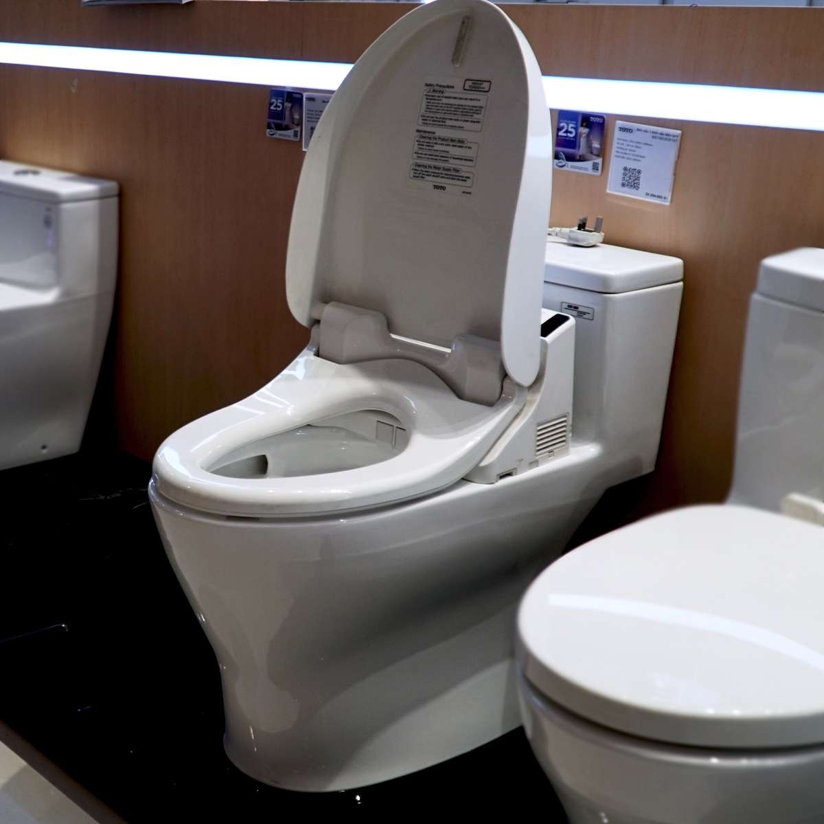 Bồn Cầu 1 Khối Nắp Điện Tử TOTO MS188VKW6/T53P100VR