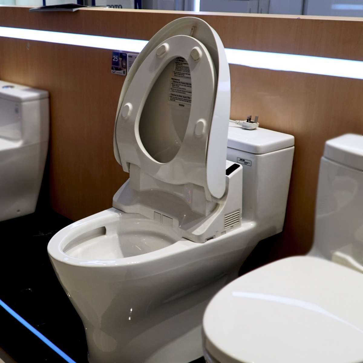 Bồn Cầu 1 Khối Nắp Điện Tử TOTO MS188VKW6/T53P100VR