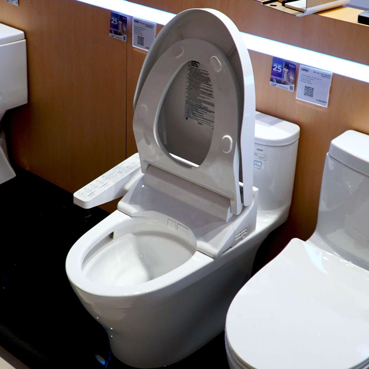 Bồn cầu TOTO MS887RW16 1 khối nắp điện tử Washlet C2 TCF23410AAA