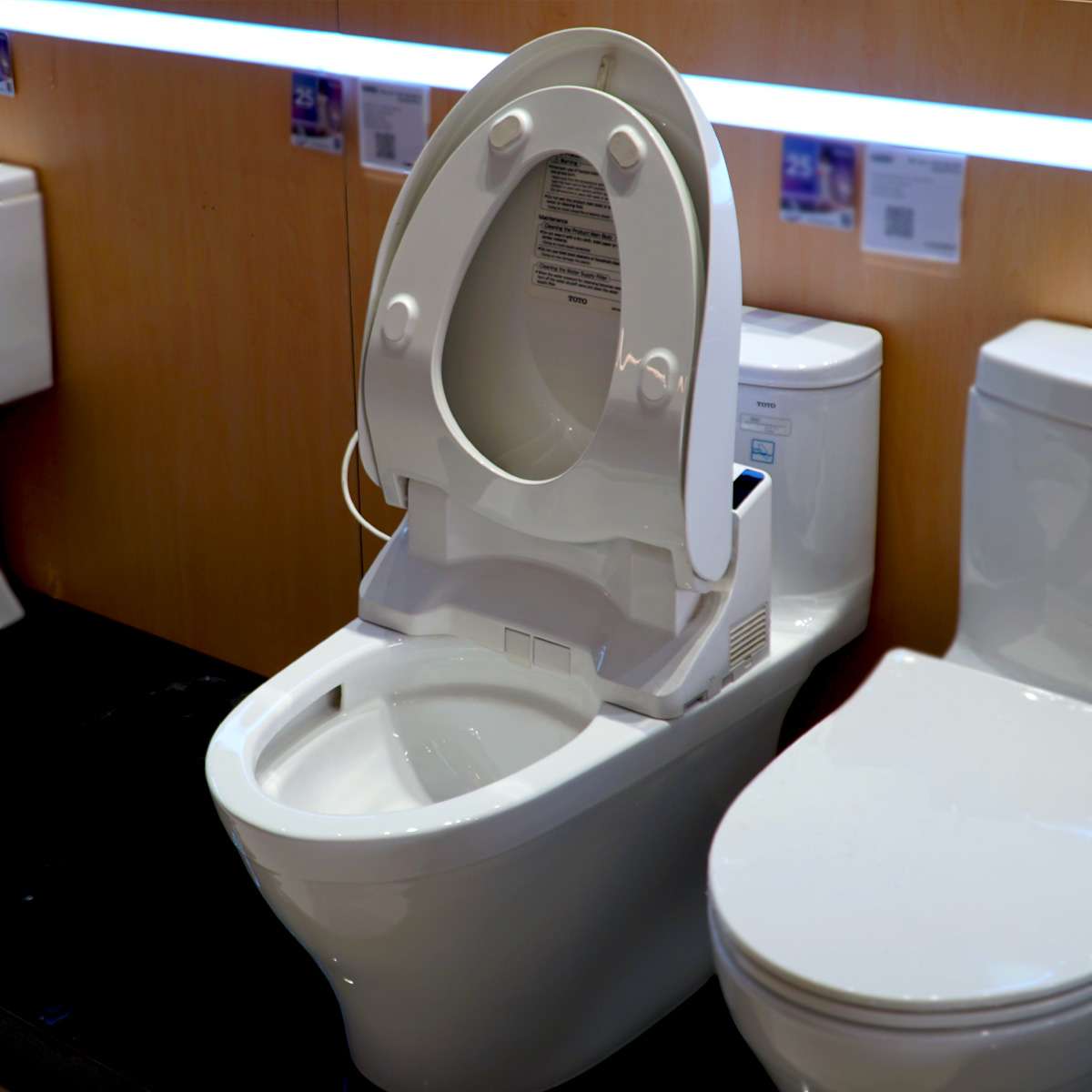 Bồn cầu nắp rửa điện tử TOTO 1 khối MS887RW6