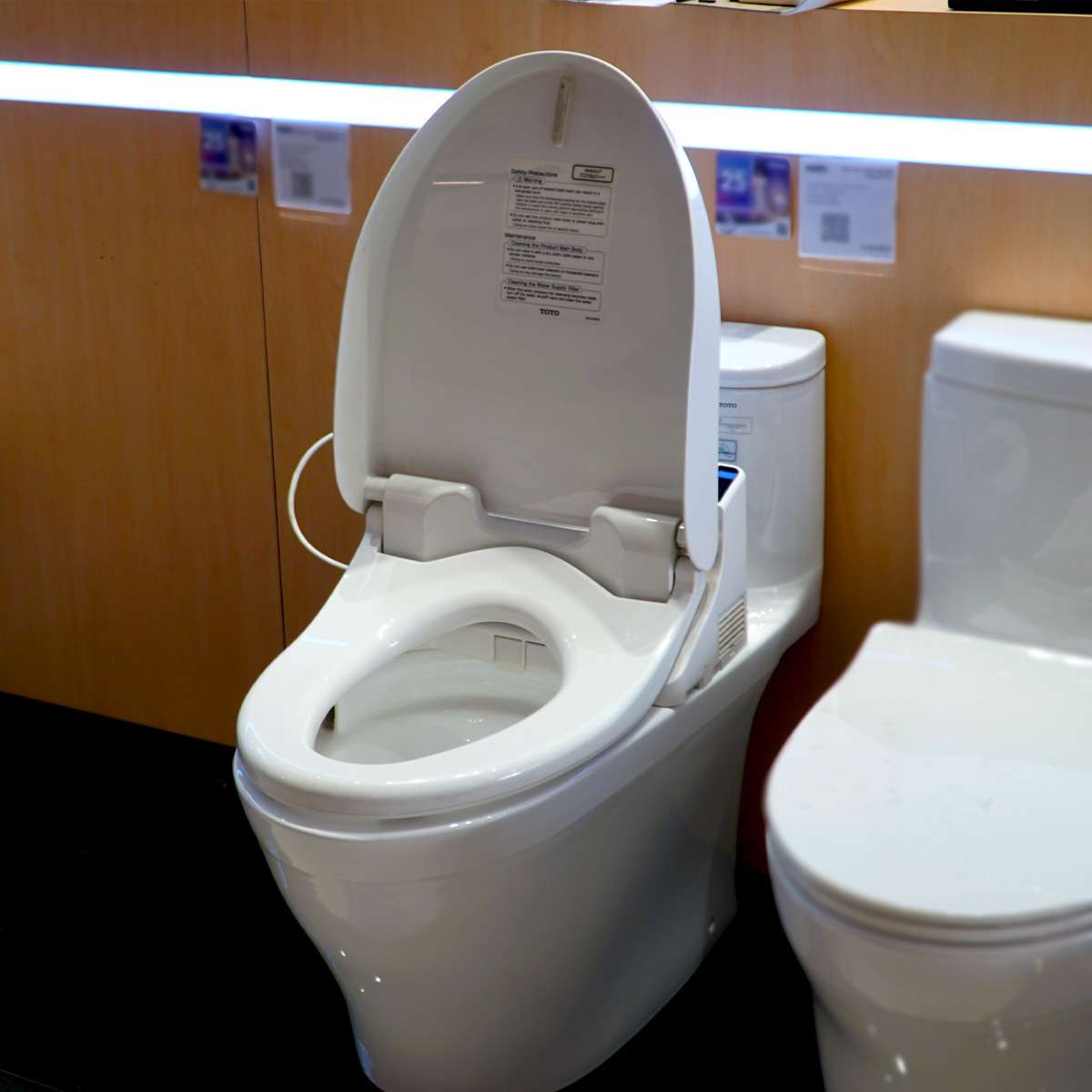 Bồn cầu nắp rửa điện tử TOTO 1 khối MS887RW6