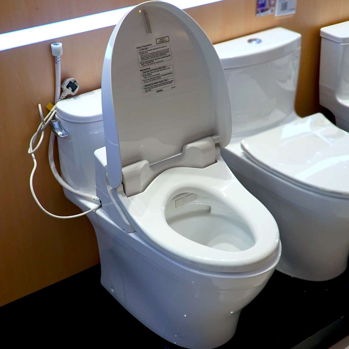 Bồn cầu nắp rửa điện tử TOTO 1 khối MS887RW6