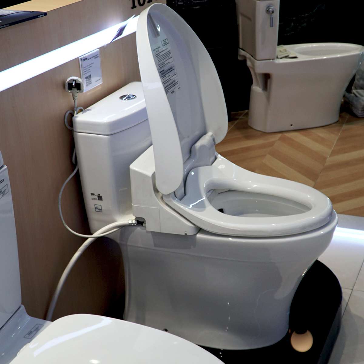 Bồn cầu nắp rửa điện tử TOTO 1 khối MS889DRW6