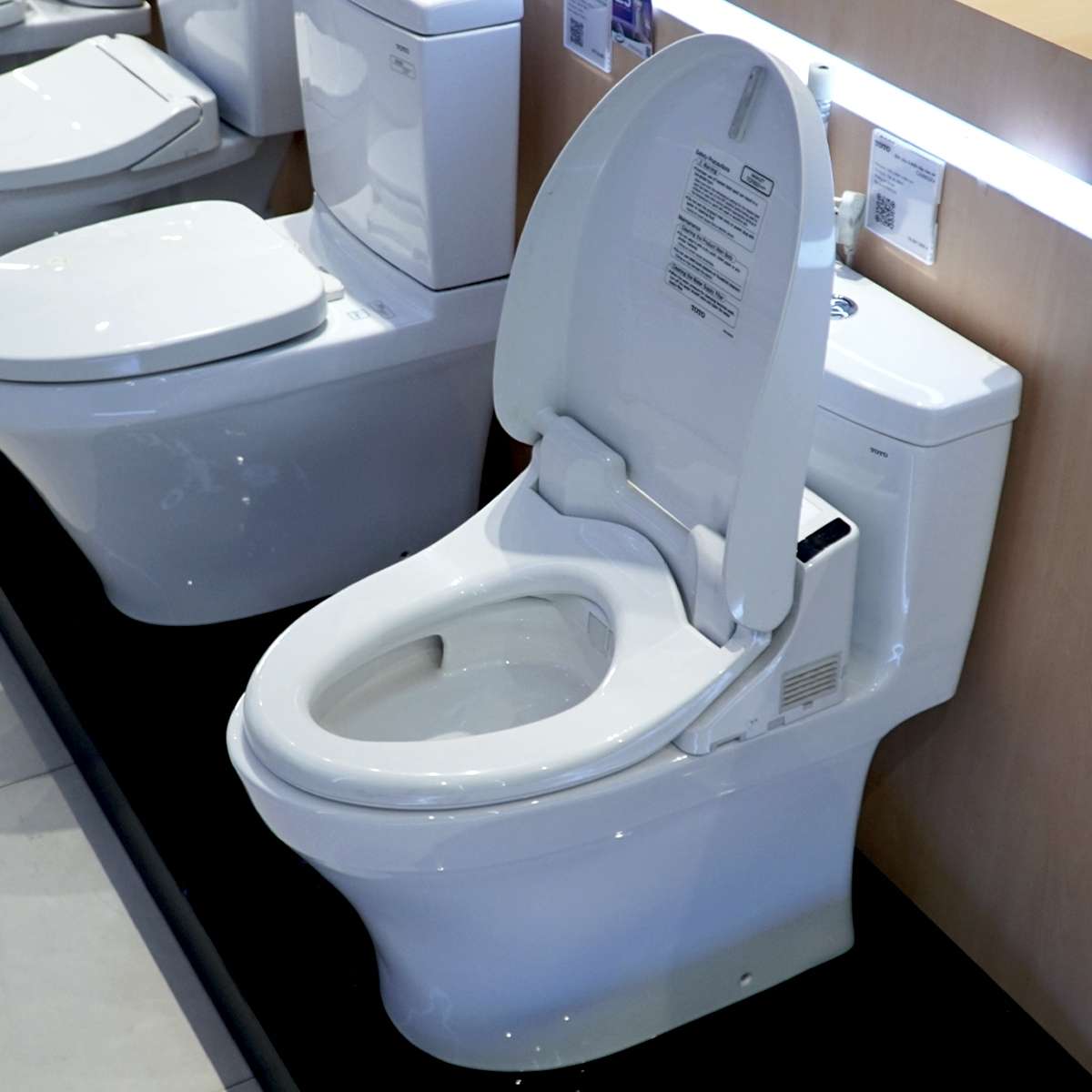 Bồn cầu nắp rửa điện tử TOTO 1 khối MS889DRW6