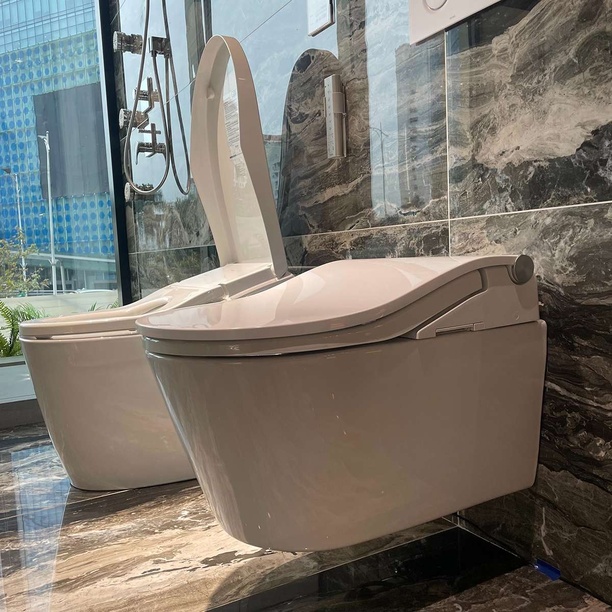 Bồn cầu treo tường điện tử RW (giấu dây) TOTO CW542HME5U TCF801CZ WH172AT MB175M