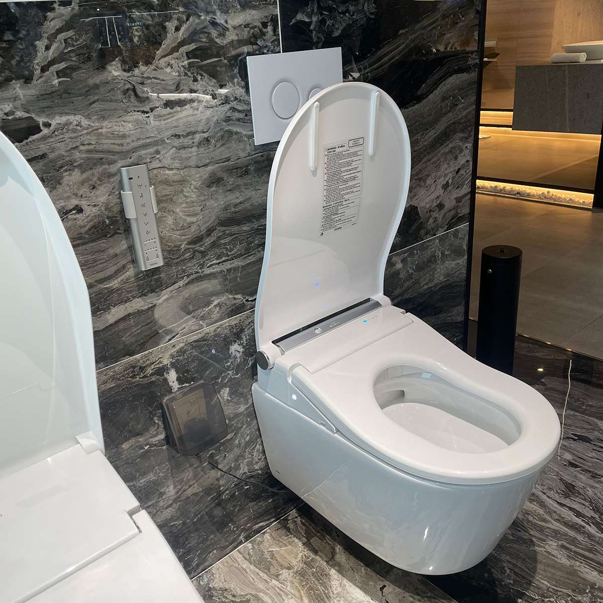 Bồn cầu treo tường điện tử RW (giấu dây) TOTO CW542HME5U TCF801CZ WH172AT MB175M