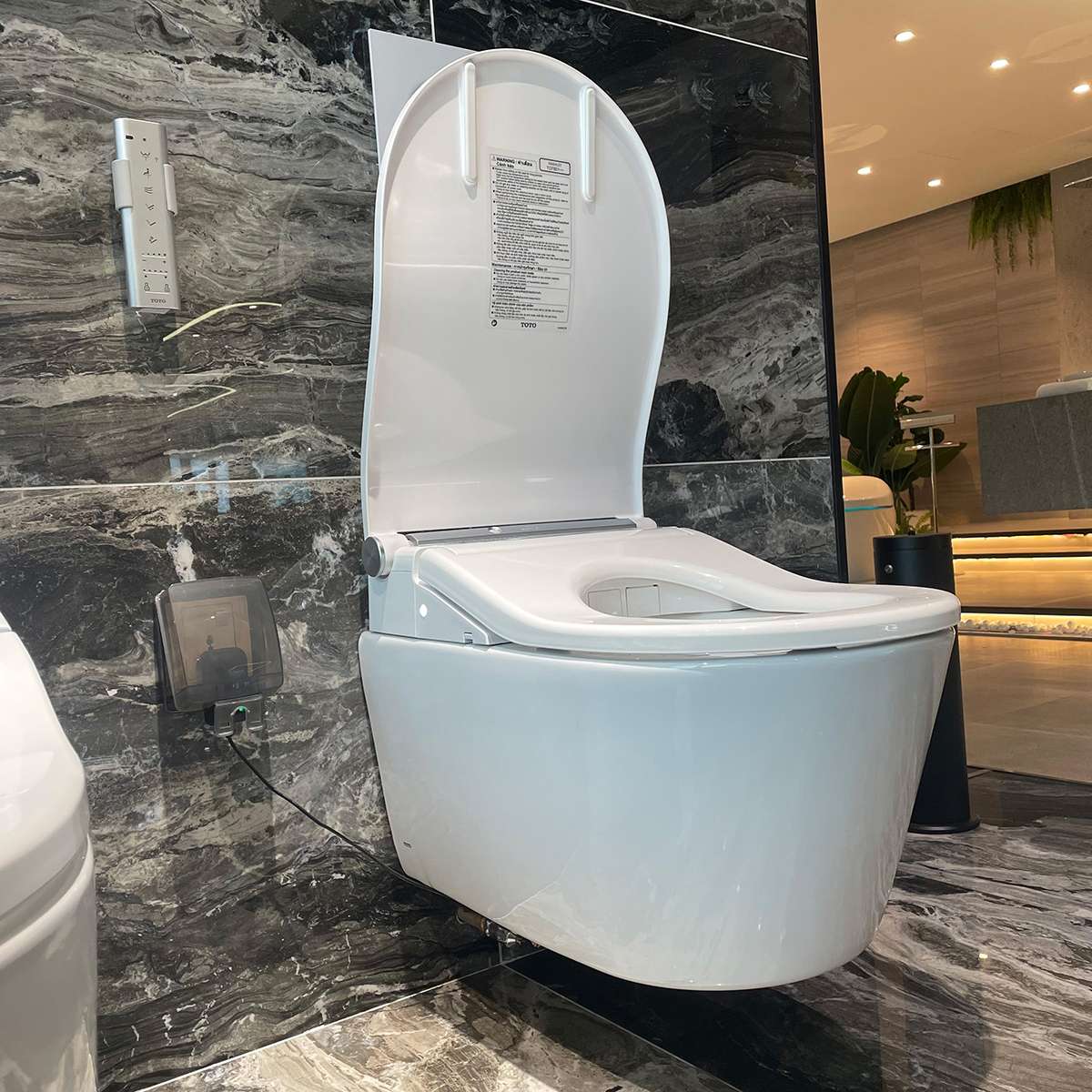 Bồn cầu treo tường điện tử RW (giấu dây) TOTO CW542HME5U TCF801CZ WH172AT MB175M