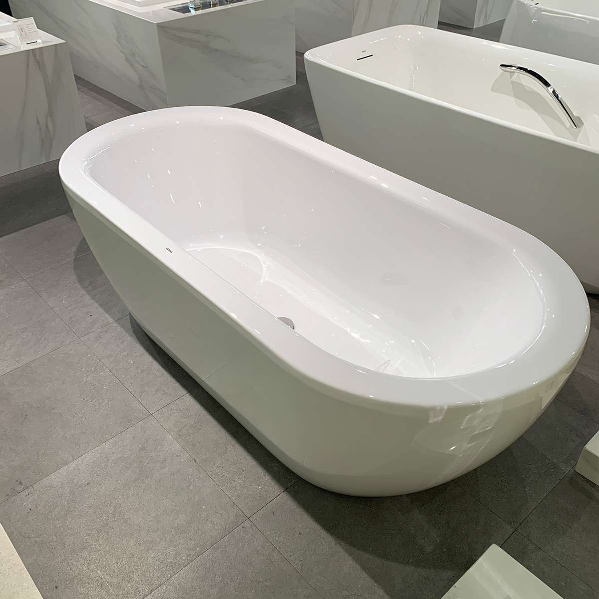 Bồn tắm đặt sàn TOTO PAY1717CPTNE#W nhựa 1m7