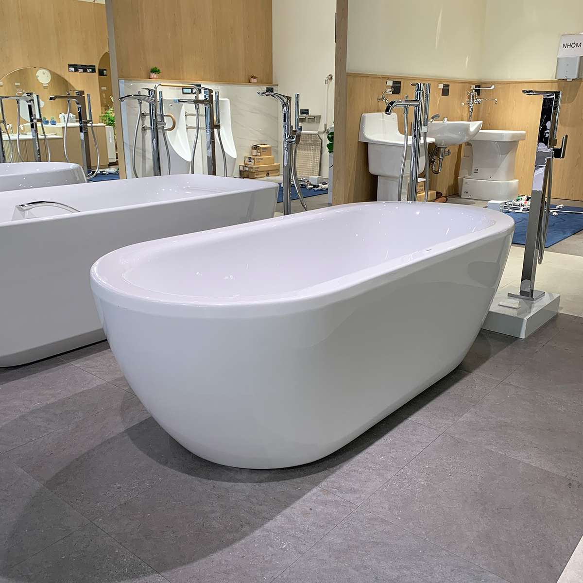 Bồn tắm đặt sàn TOTO PAY1717CPTNE#W nhựa 1m7