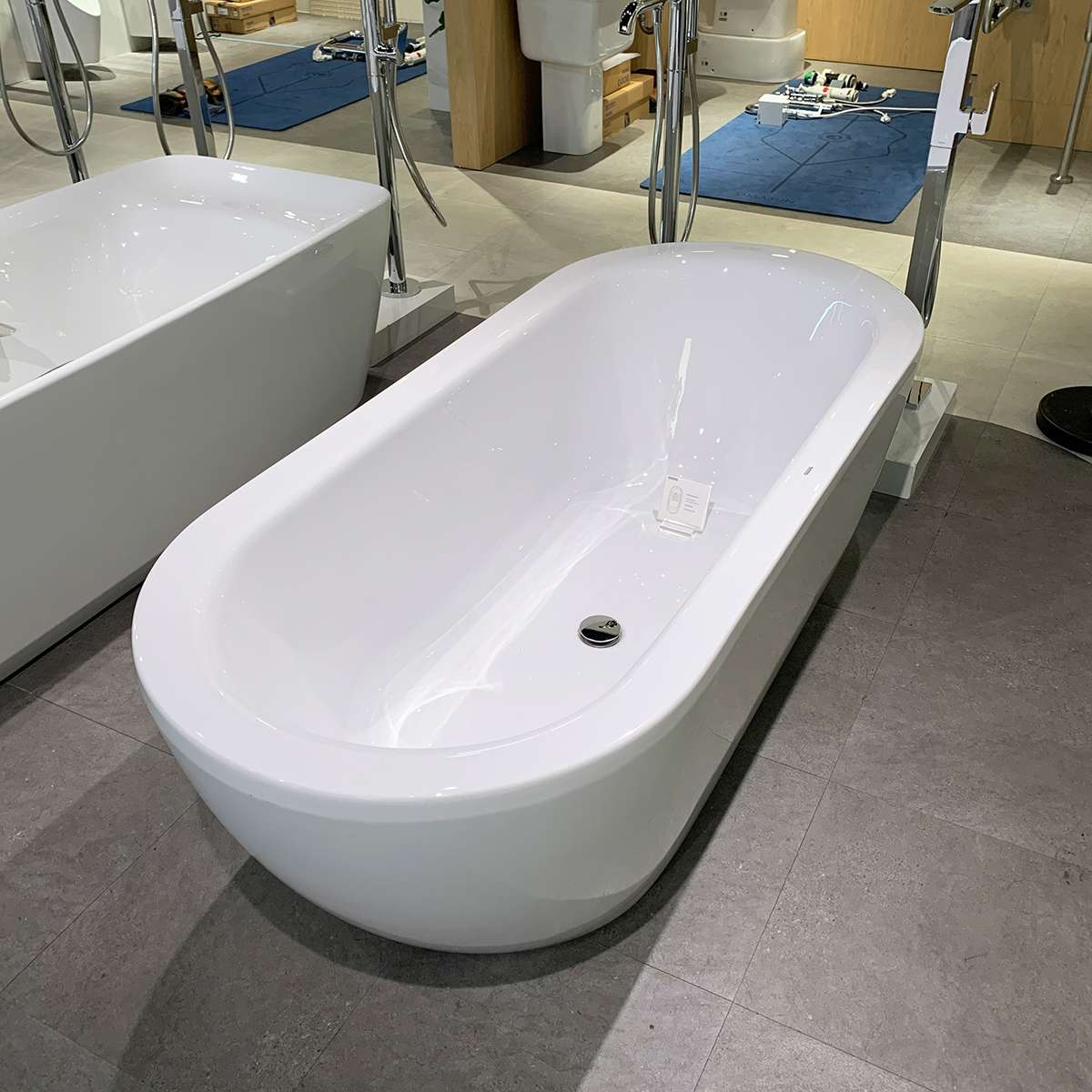 Bồn tắm đặt sàn TOTO PAY1717CPTNE#W nhựa 1m7