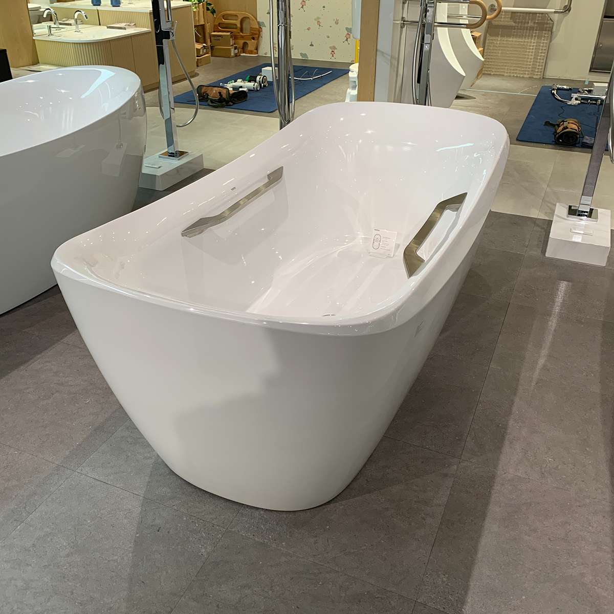 Bồn tắm đặt sàn TOTO PJY1734HPWEN#GW TVBF412 GALALATO 1m7 tay vịn gồm ống thải