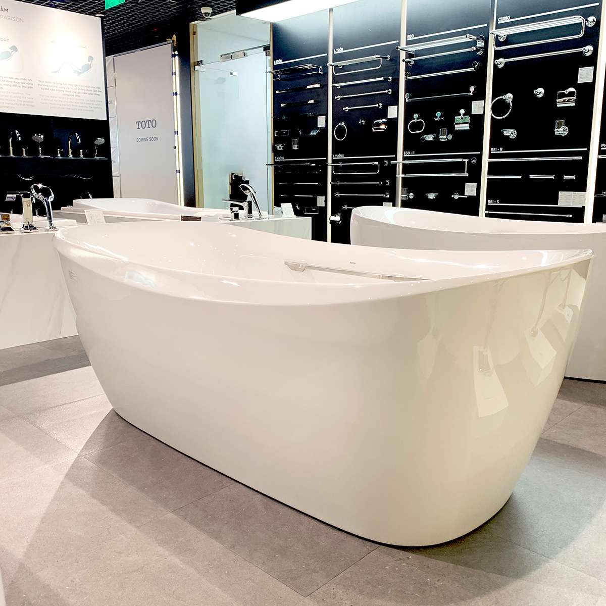 Bồn tắm đặt sàn TOTO PJY1734HPWEN#GW TVBF412 GALALATO 1m7 tay vịn gồm ống thải