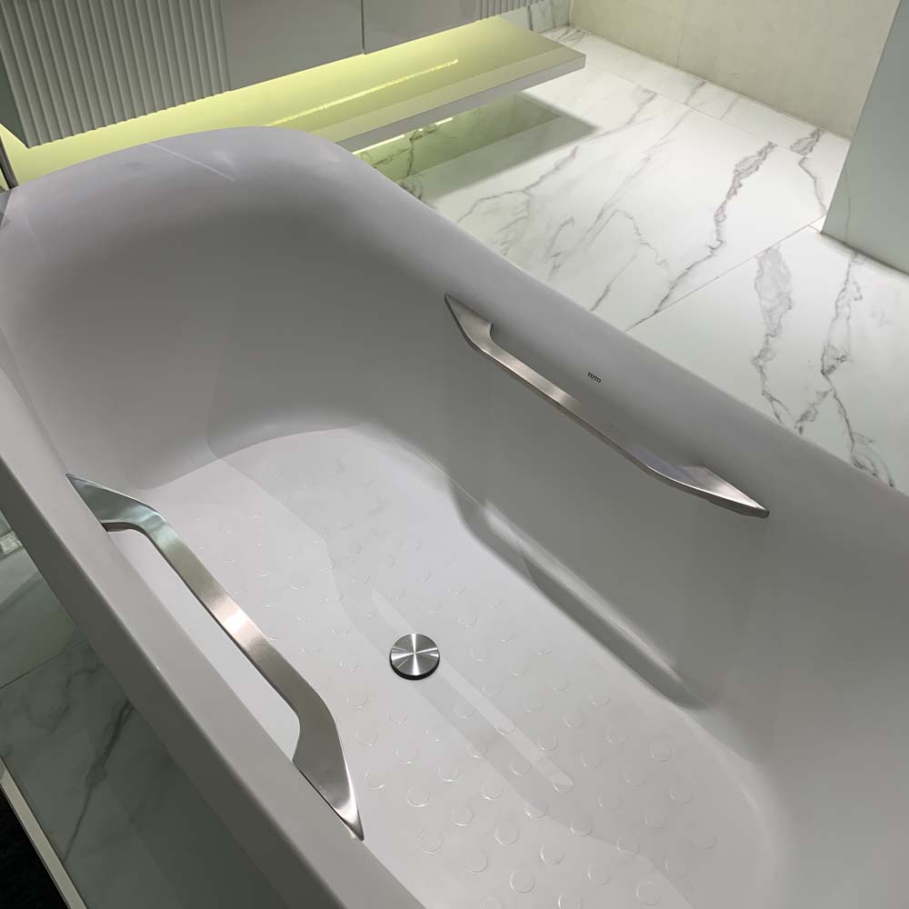 Bồn tắm đặt sàn TOTO PJY1734HPWEN#MW TVBF412 GALALATO 1m7 tay vịn gồm ống thải