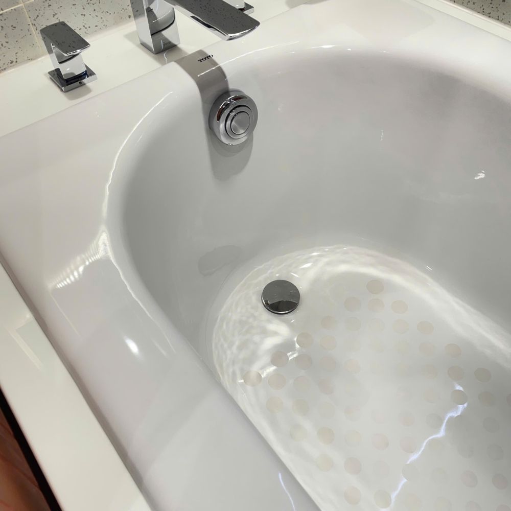 Bồn tắm TOTO FBY1720NHPE#W gang tráng men 1m7 tay vịn