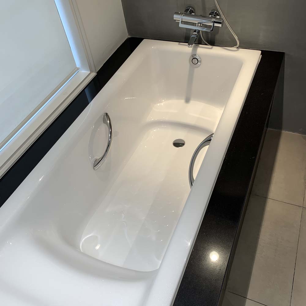 Bồn tắm TOTO PPY1780HPE#P DB505R-3B TVBF412 ngọc trai 1m7 tay vịn gồm bộ xả thải