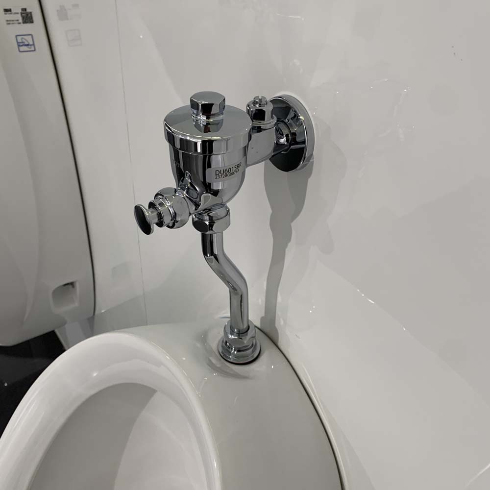 Bồn tiểu nam TOTO U104W/F DU601SRR treo tường kèm van xả nhấn