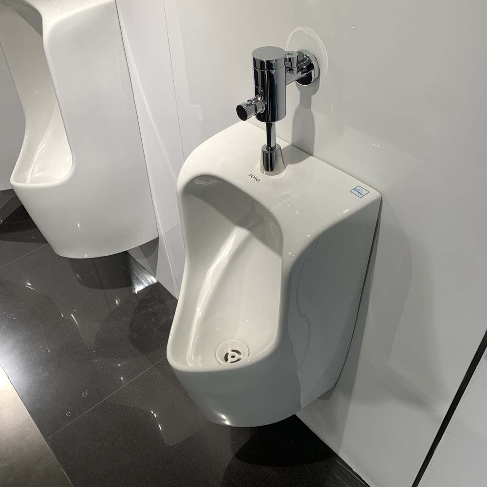 Bồn tiểu nam TOTO UT557T treo tường