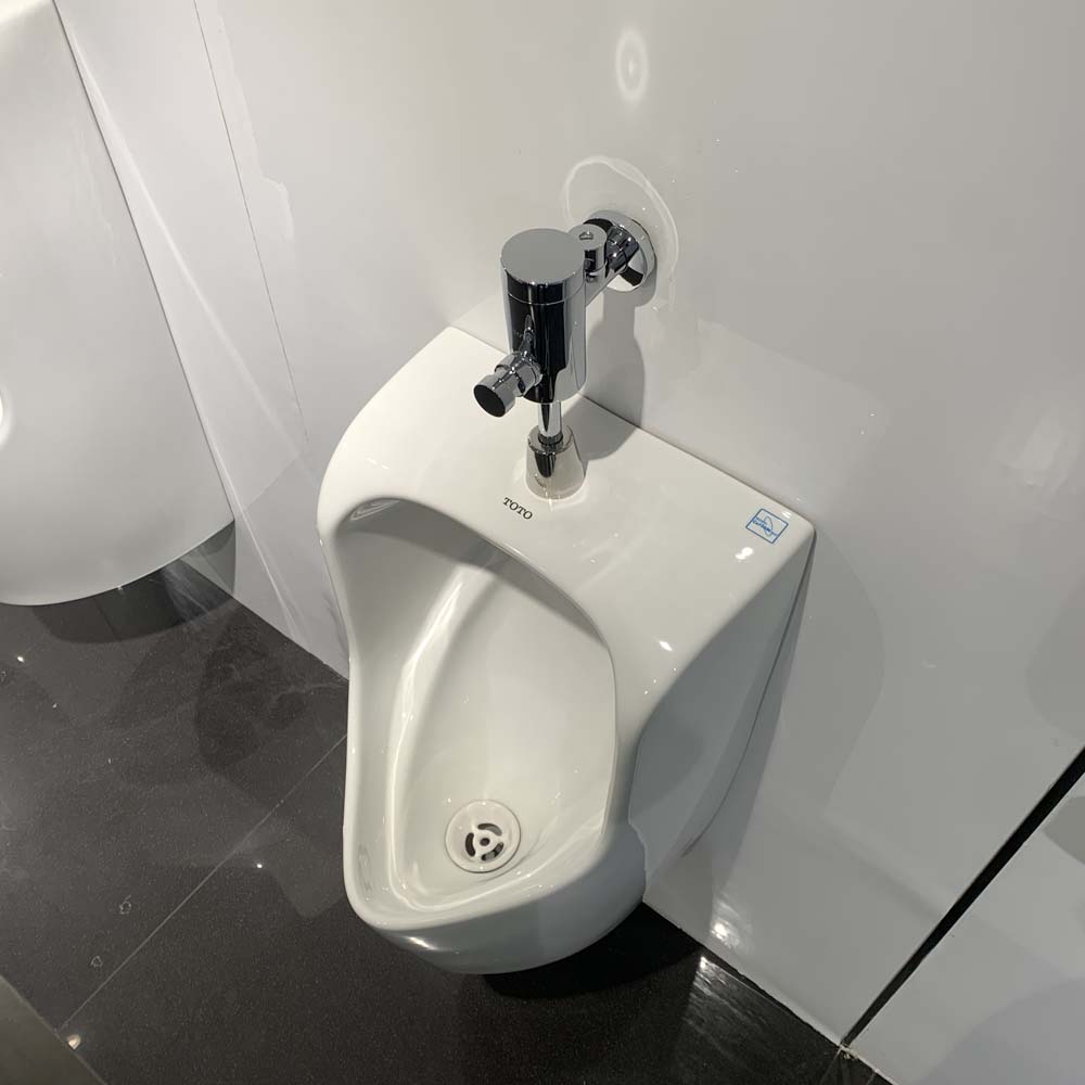 Bồn tiểu nam TOTO UT557T treo tường