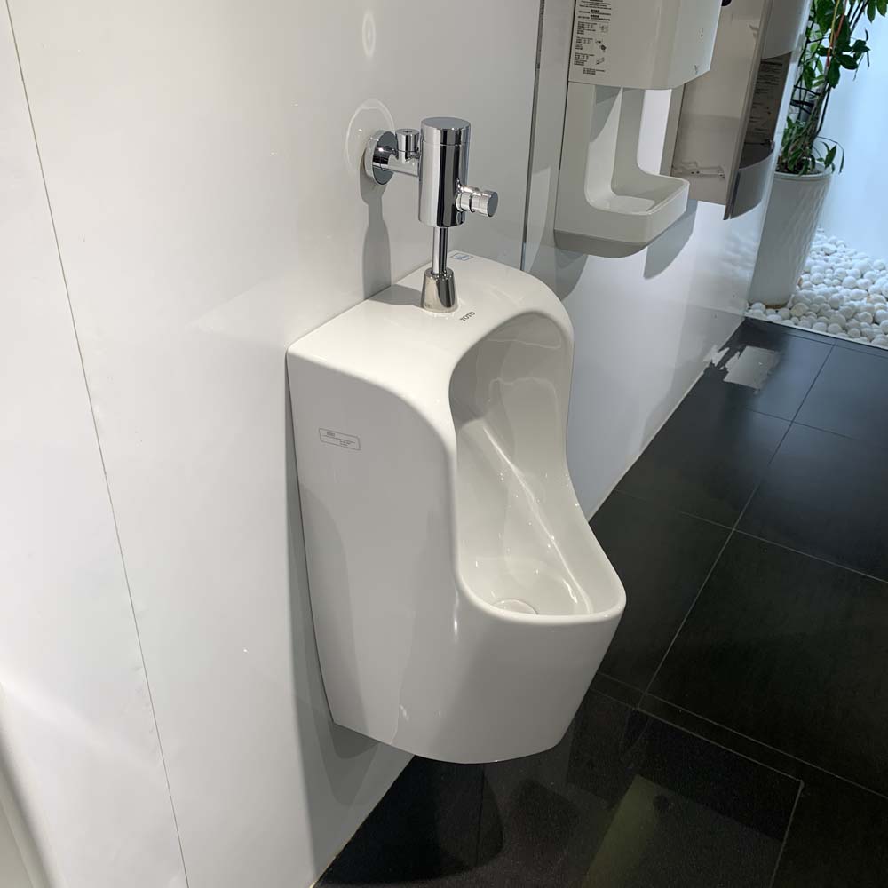 Bồn tiểu nam TOTO UT557T treo tường