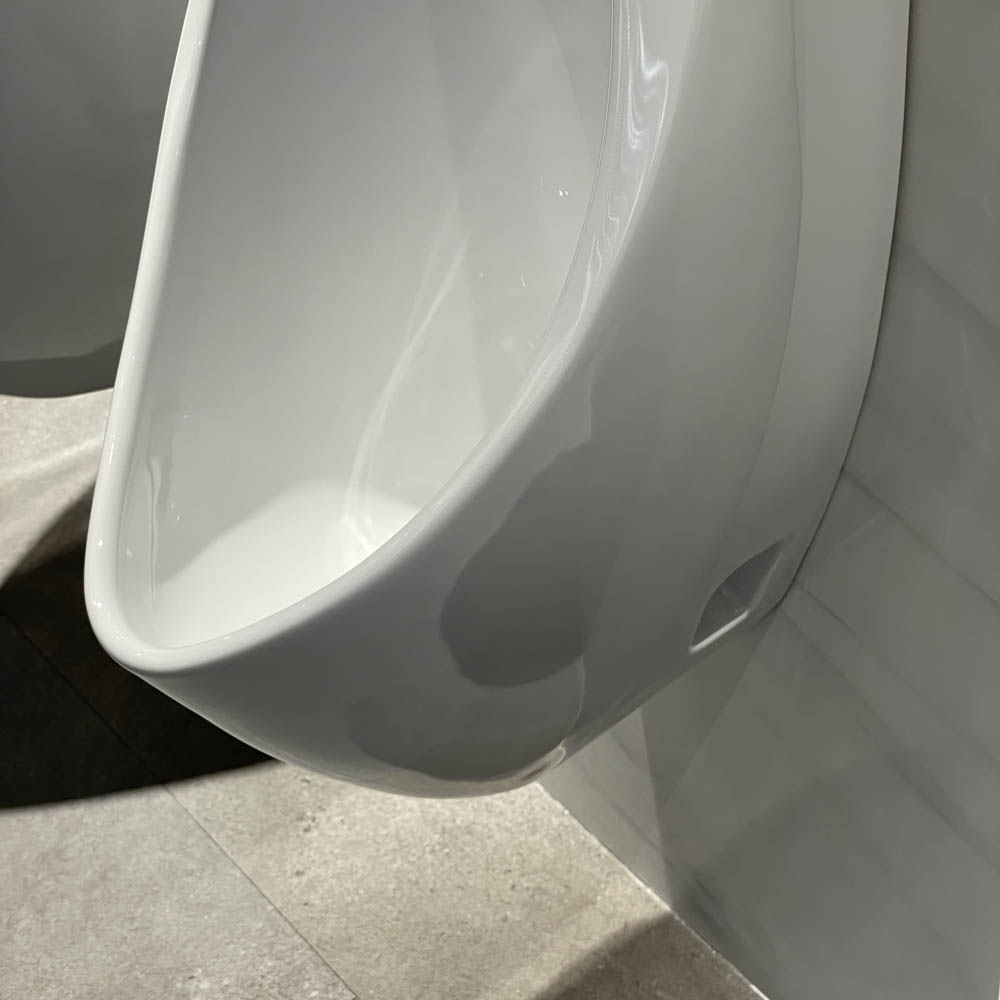 Bồn tiểu nam TOTO UT904N treo tường xả 2L đường cấp nước trên