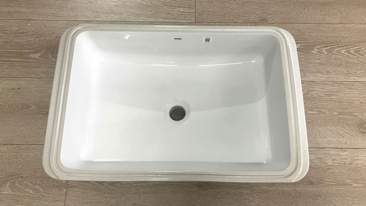 Chậu rửa mặt lavabo âm bàn TOTO LW1555BA#XW