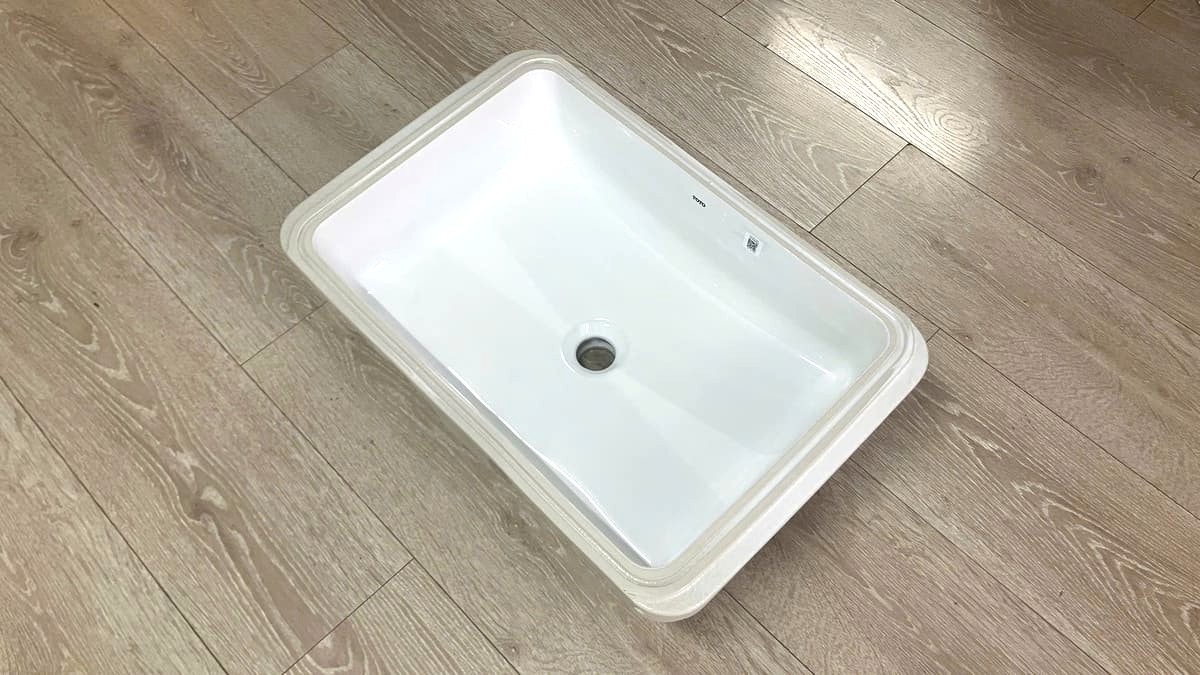 Chậu rửa mặt lavabo âm bàn TOTO LW1555BA#XW