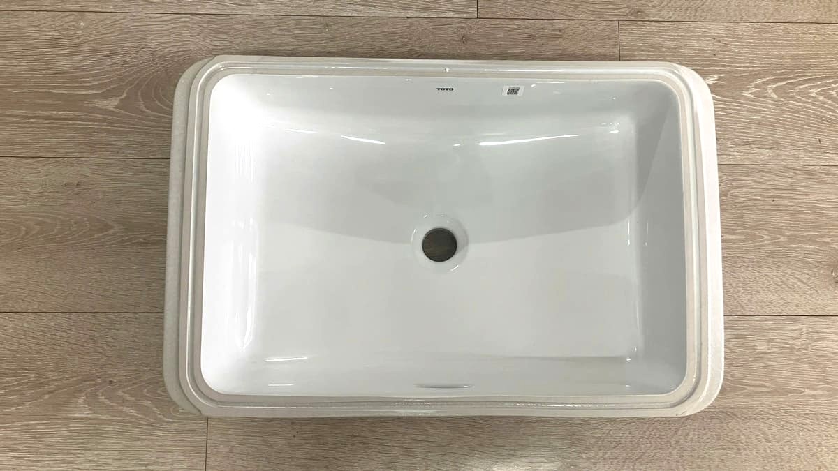 Chậu rửa mặt lavabo âm bàn TOTO LW1555BA#XW
