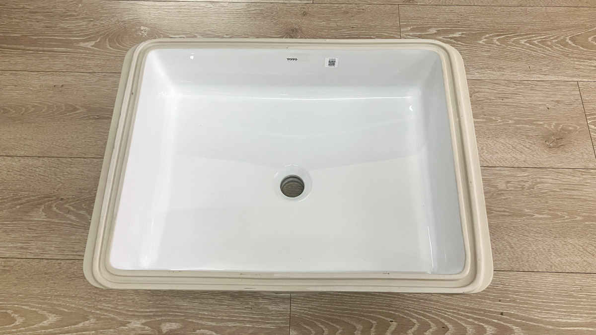 Chậu lavabo âm bàn TOTO LW1556A#XW/TL516GV kèm giá đỡ