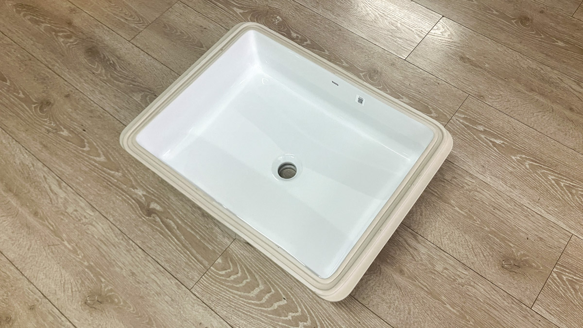 Chậu lavabo âm bàn TOTO LW1556A#XW/TL516GV kèm giá đỡ