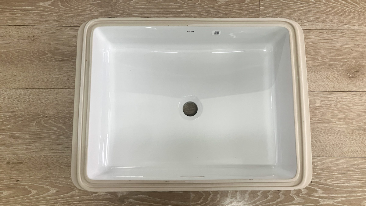 Chậu lavabo âm bàn TOTO LW1556A#XW/TL516GV kèm giá đỡ
