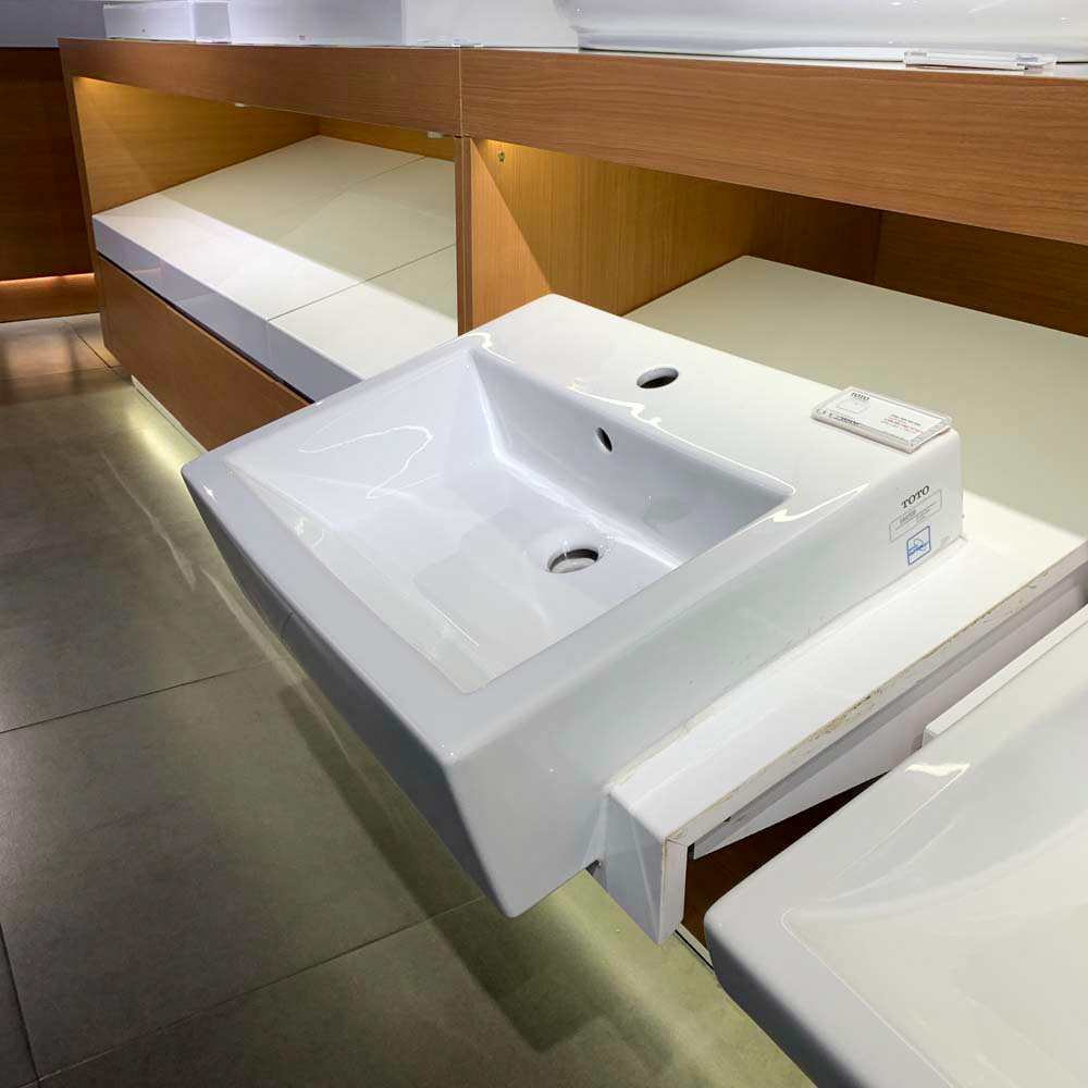 Chậu rửa mặt lavabo bán âm TOTO LT647CR